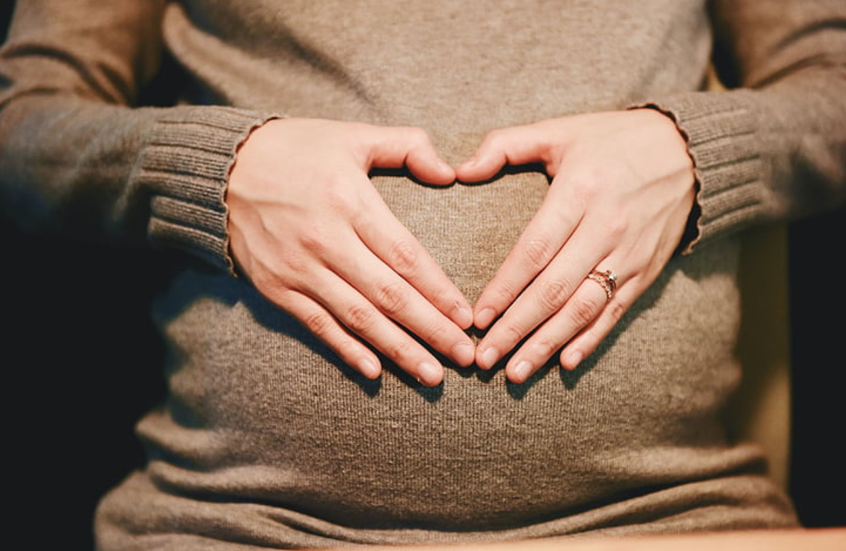 香港验血怀孕几周,数十名试管宝宝跟父母回“娘家”，42岁得子妈妈分享备孕经